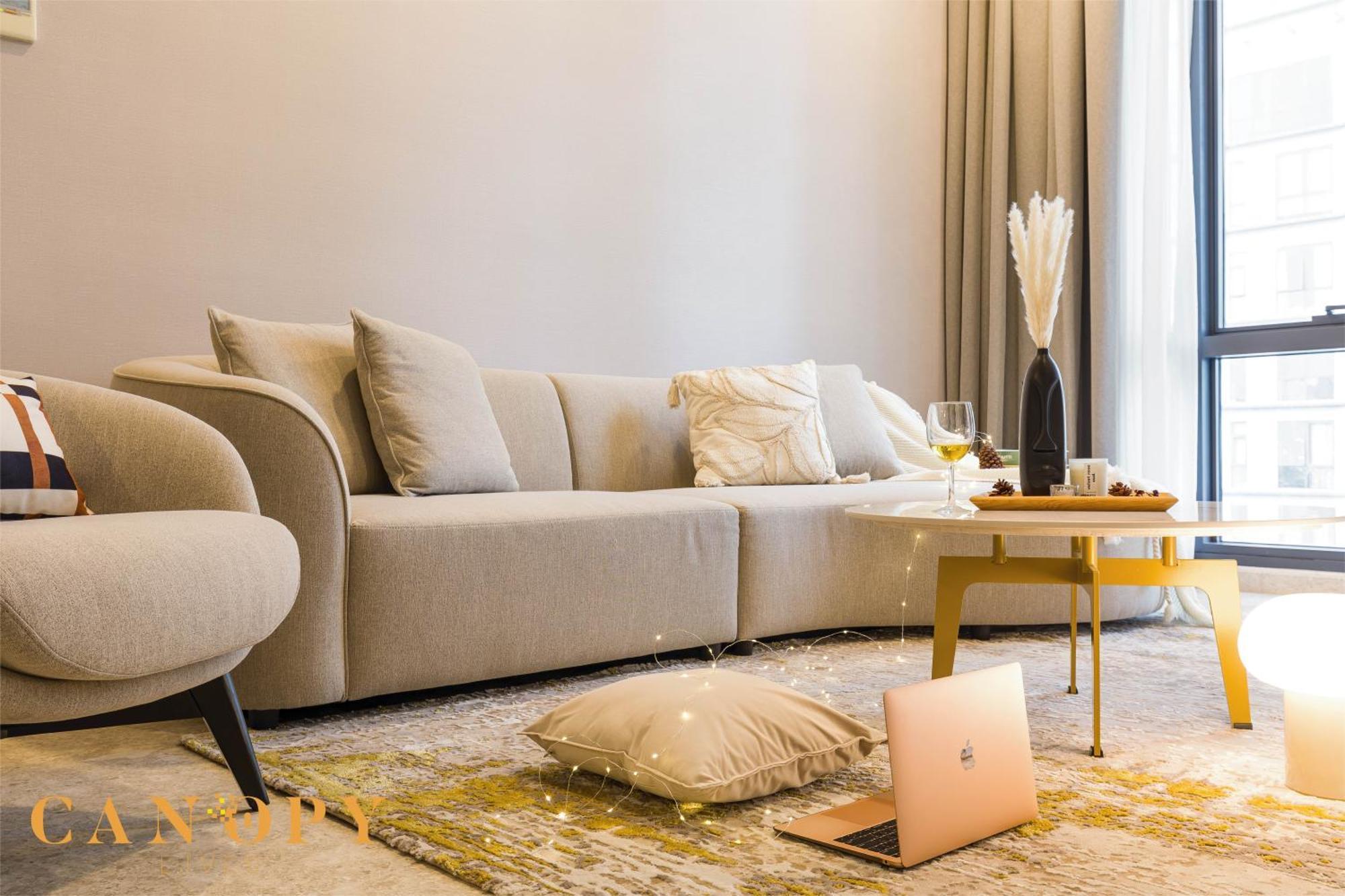 The Manor Serviced By Canopy Lives